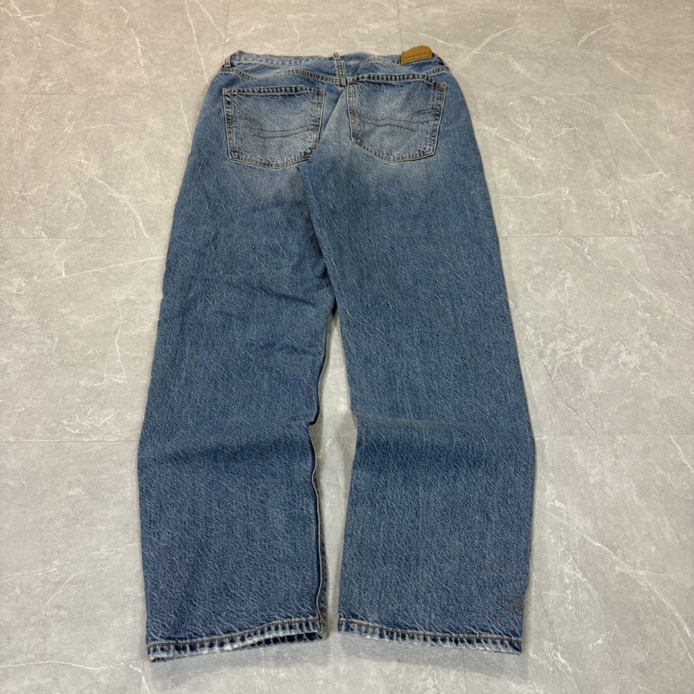 American Eagle 90s Boyfriend Jeans Medium Wash Distressed Size 4 Regular